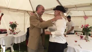 Sisters Lee and Romana are experts in sharing and sucking - 2 image