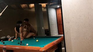 Pendeja se pone jugetona y me hace apostar en un juego de pool