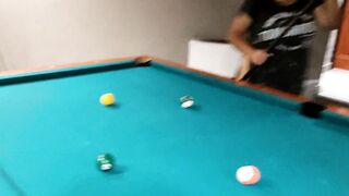 Pendeja se pone jugetona y me hace apostar en un juego de pool