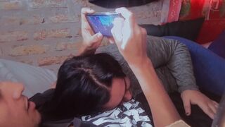 a esta putita le encanta mamarmela en momentos inoportunos