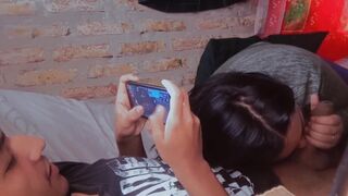 a esta putita le encanta mamarmela en momentos inoportunos