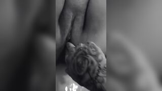 Salope bbw gicle en noir et blanc