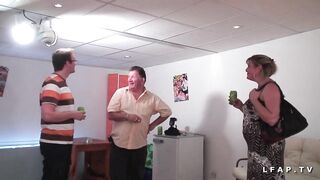 Casting BBW Mere de famille prise en double penetration - 4 image