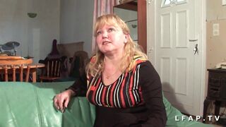 Petite grosse mature sodomisee et fistee par son mari