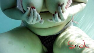 MILF gives blowjob in a public spa - 3 image