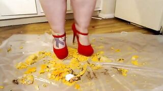 bbw 1st crushing video