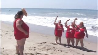 BBW milf doesn't leave food even with a cock in her pussy