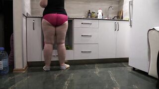 Housewife mature BBW MILF in red panties in the kitchen. - 12 image