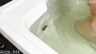 rasuro ano a mi novia en el jacuzzy antes de hacerle un oral anal - 5 image
