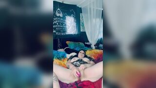 Bbw plays with her self til she squirts - 4 image