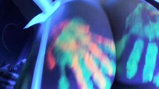 Body Painting & Twerk in Blacklight