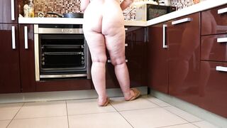 Naked mature bbw in the kitchen. plump legs. - 4 image