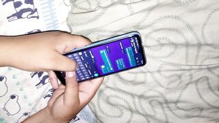 mi hermanastro me descubre hablando con chicos en tinder y le chupo toda la verga para que no hable - 2 image