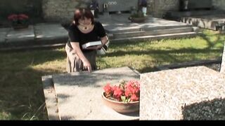 Damaged bitch does not stop! - 2 image