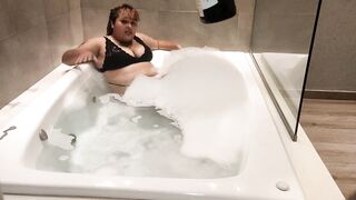 hermosa gordita tetona me enfiesta en su hotel,monta muy rico - 2 image