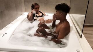 hermosa gordita tetona me enfiesta en su hotel,monta muy rico - 3 image