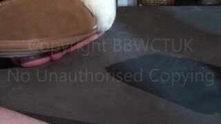 22-09-04 BROWN SLIPPERS COCK CRUSH 1