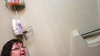 My chubby bbw wife Pandi is conducting business in the tub (Pt 2/5) - 2 image