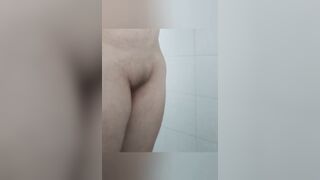 Teen masturbates and shaves her pussy - 14 image