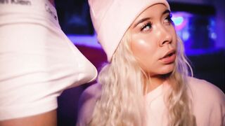 Blonde with an angelic face seduces her friend's cock while answering messages on Whatsapp - 8 image