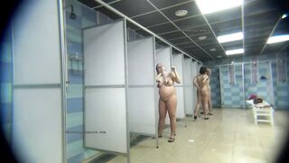 (VOYEUR COMPILATION) Spy on chubby, fat and BBWs in shower! - 5 image