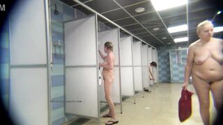 (VOYEUR COMPILATION) Spy on chubby, fat and BBWs in shower!