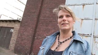 Milf beim spielen zuschauen macht spass - 2 image