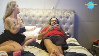 Girl needs attention from her Gamer boyfriend - 3 image