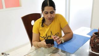 My friend the horny fucks the pussy in exchange for a favor - porn in Spanish - 1 image