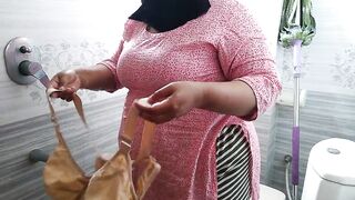 Tamil aunty washes clothes in bathroom when a guy comes & gives her rough sex - And give something behind (Huge cumshot) - 2 image