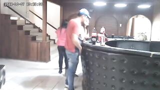 Husband caught cheating bbw ,they didnt expext her to vome back and it turns into a cat fight - 4 image