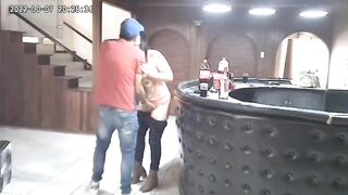 Husband caught cheating bbw ,they didnt expext her to vome back and it turns into a cat fight - 5 image