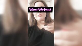 I record myself smoking while talking to a friend - 2 image