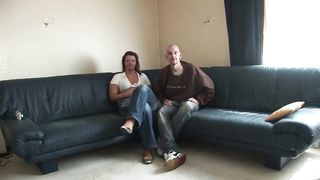 Deutsches Amateur Casting, wenn de gepiercte Schwanz versagt - 1 image