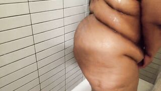 sexy black bbw takes a shower - 5 image