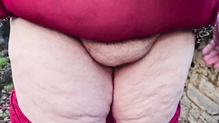 Big ass Hijab Muslim Milf doing early morning walks outdoor in the park and pissing - 10 image