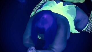 Thick Raver Chick Gets Black Dick - 13 image