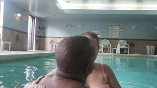 Wet-humping in the pool - 6 image