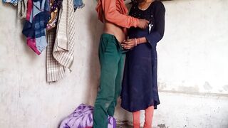 desi pati ne apanee patnee ko ek chhote see kamrai mein choda