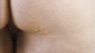 Reife dicke Oma mit dickem Dildo