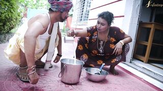 Dudh wale bhaiya ne bhabhi ke sath bahut chudai ka maja liya - 2 image