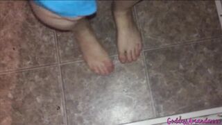 BBW Peeing in the toilet - 4 image