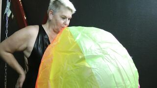 Anna and the water ball - 14 image