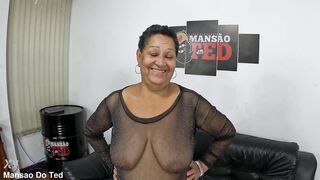 Dorinha levando ferro aos 70 anos de idade - Dora Rodrigues - 2 image