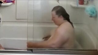 Fat Christine K. rubs one off with a hair brush in the bath tub