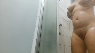 bbw mom having fun in the shower on webcam
