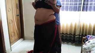 Sexy chache ne khat banane vale ko choda jab vah khat thek kar raha tha - Indian Desi hot Aunty Cowgirl Riding on service man - 14 image