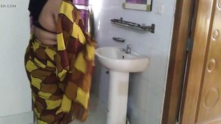 Jab Tamil Sexy Mosi bistar ke neche phans jate hai tab uska sautela beta bade gand ko chodata hai - 10 image