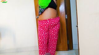 Shade se ek din pahale Hot Didi Ne Choti Bhai ko Sat Choda Chudi Kartihu jab mata pita Gar par nahi tha - 4 image