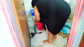 TABOO: Fucking My Beautiful Saudi MILF Huge Butt Stepmom In Bathroom When She Washing Clothes - 10 image